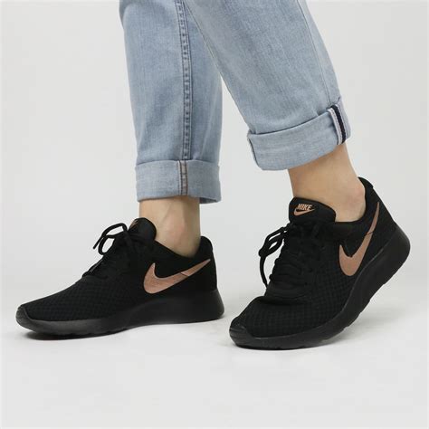 goedkope nike schoenen dames|nike shoes women's.